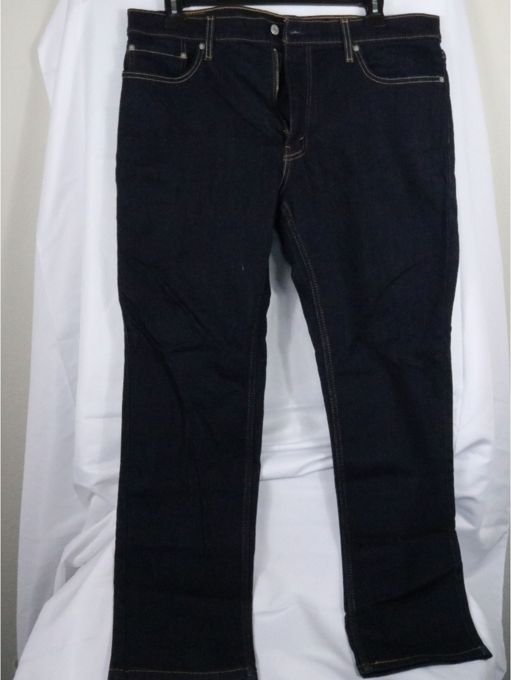 Men’s Levi's 511 slim fit jeans in a dark blue denim Size 38W X 30L